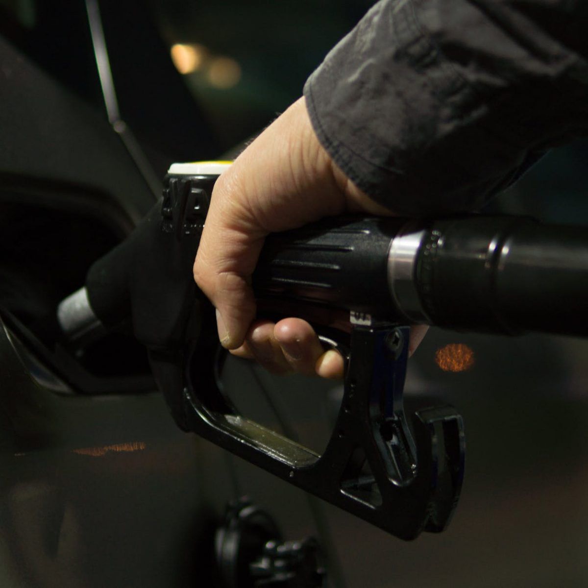 ¿Cómo varía el precio de la gasolina en el mundo?
