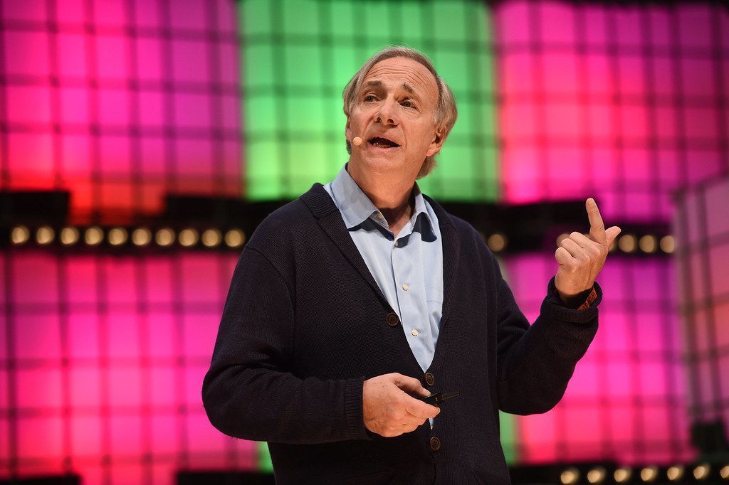 El orden global dominado por el dólar se está «desvaneciendo»: Ray Dalio