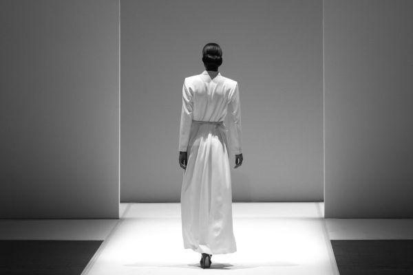 La moda de lujo, cuatro veces más rentable