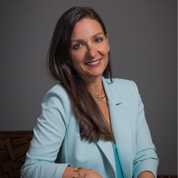 Patricia Laplana de Norz, entrevistada en Radio Interconomia sobre el perfil de la mujer en la inversión